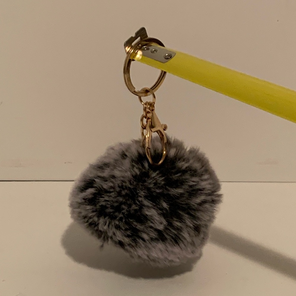 🐇 [4/$25] PUFF BALL FAUX FUR CUTE LUCKY CHARM KEYRING KEYCHAIN 🐇